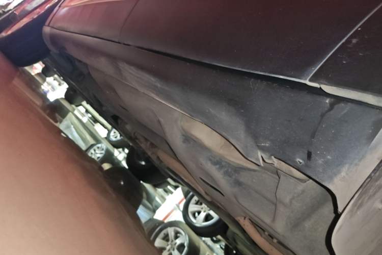 Used Jeep Cherokee 2016 2.4L Professional Edition Left Side Sill