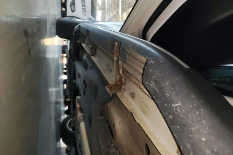 Used Jeep Cherokee 2016 2.4L Leading Smart Version Left Side Sill