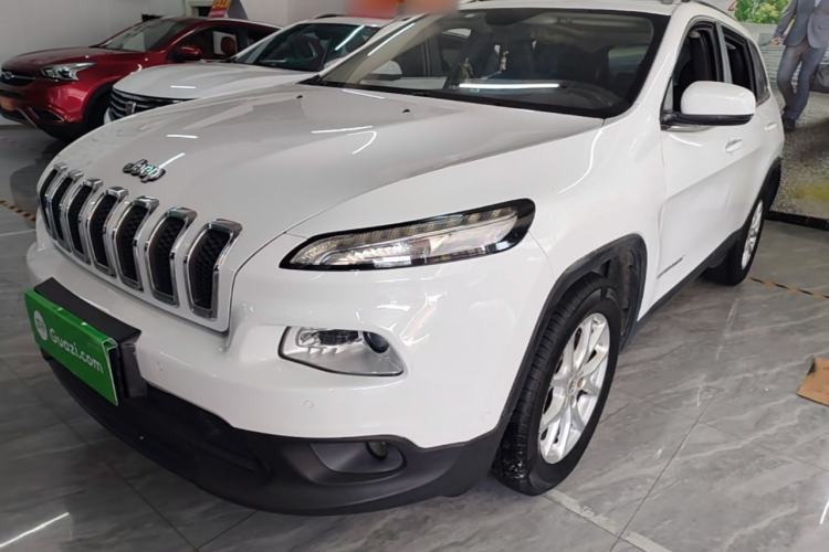 Used Jeep Cherokee 2016 2.0L Superior Edition Guazi used car, China used car export, Used car for sale, Used Jeep cars, Cheapest cars for sale