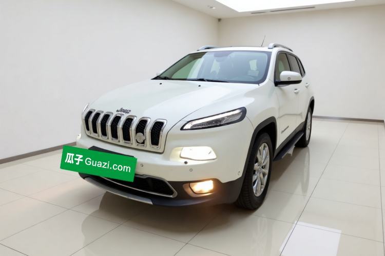 Jeep Cherokee 2016 2.4L Superior Edition d’occasion Guazi used car, China used car export, Used car for sale, Used cars, Cheapest cars for sale