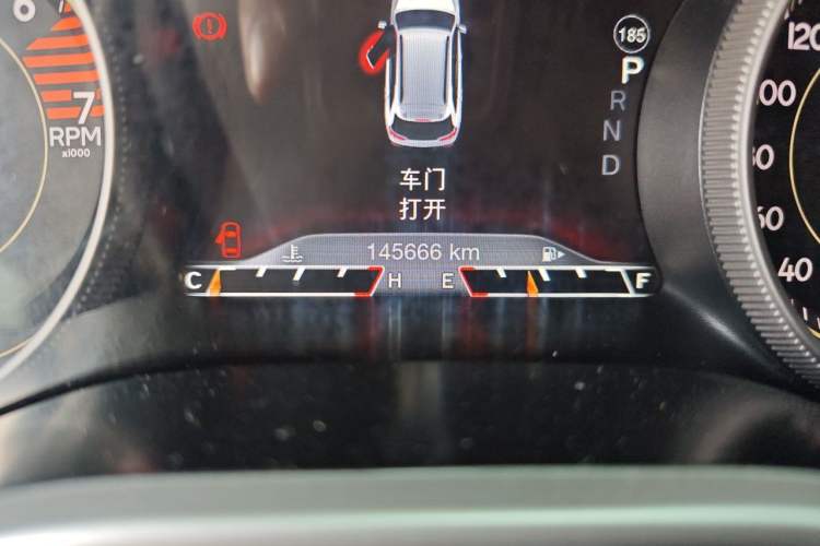 Used Jeep Cherokee 2016 2.4L Superior Edition Odometer Close Up