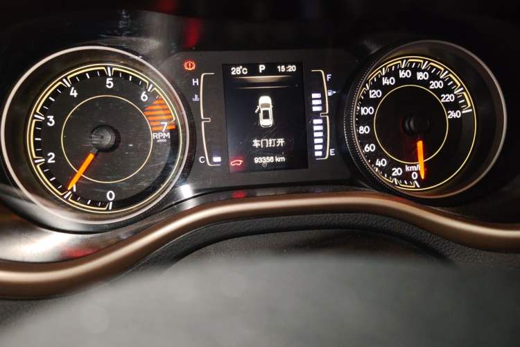 Used Jeep Cherokee 2016 2.4L Leading Edition Odometer Close Up