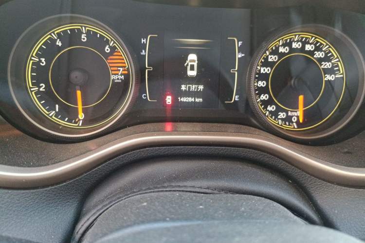 Used Jeep Cherokee 2016 2.4L Leading Edition Odometer Close Up