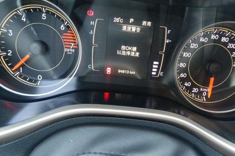 Used Jeep Cherokee 2016 2.4L Leading Smart Version Odometer Close Up