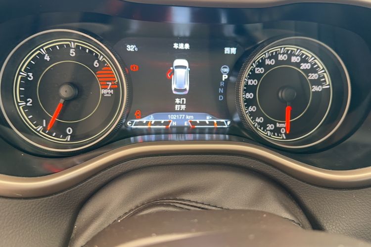 Used Jeep Cherokee 2016 2.0L Superior Edition Odometer Close Up