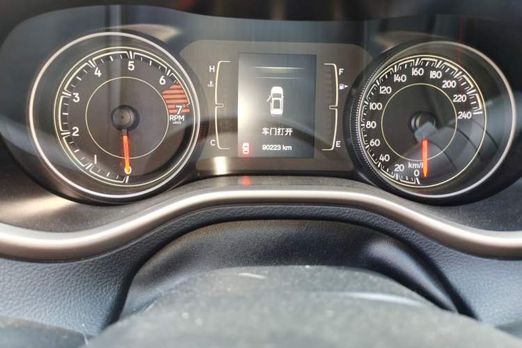 Used Jeep Cherokee 2016 2.4L Leading Edition Odometer Close Up