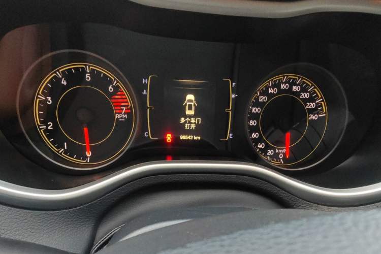 Used Jeep Cherokee 2016 2.4L Leading Edition Odometer Close Up