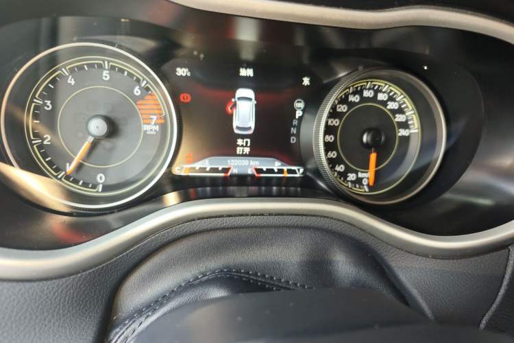 Used Jeep Cherokee 2016 2.4L All-in-One Edition Odometer Close Up