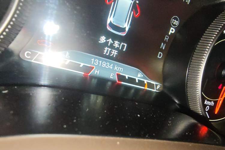 Used Jeep Cherokee 2016 2.4L Superior Edition Odometer Close Up