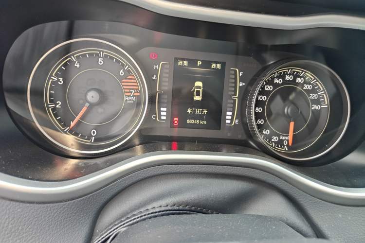 Used Jeep Cherokee 2016 2.4L Leading Edition Odometer Close Up