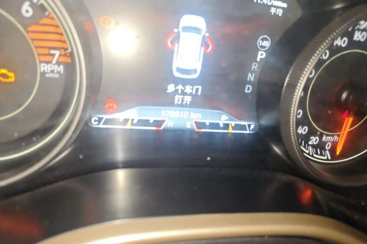 Used Jeep Cherokee 2016 2.0L Superior Edition Odometer Close Up
