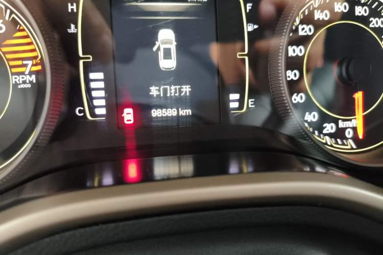 Used Jeep Cherokee 2016 2.4L Professional Edition Odometer Close Up
