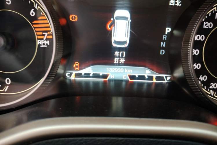 Used Jeep Cherokee 2016 2.0L Superior Edition Odometer Close Up