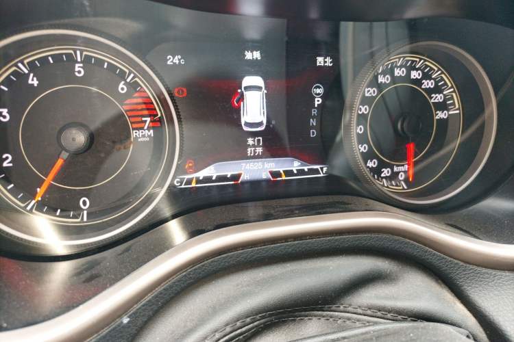 Used Jeep Cherokee 2016 2.0L Superior Edition Odometer Close Up
