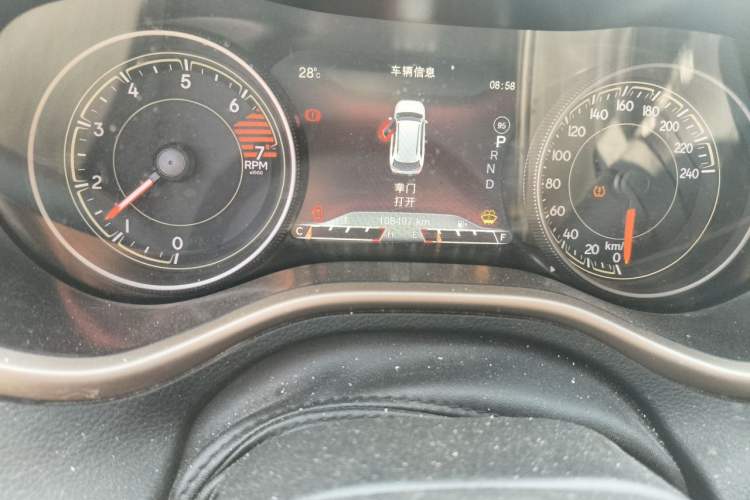 Used Jeep Cherokee 2016 2.0L Superior Edition Odometer Close Up