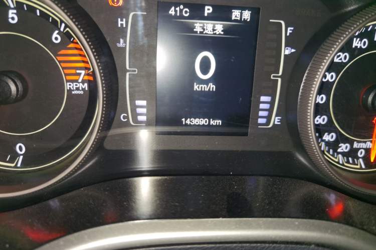 Used Jeep Cherokee 2016 2.4L Leading Edition Odometer Close Up