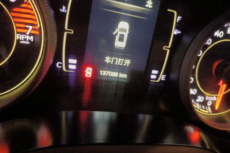 Used Jeep Cherokee 2016 2.4L Leading Edition Odometer Close Up
