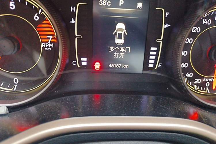 Used Jeep Cherokee 2016 2.4L Leading Edition Odometer Close Up