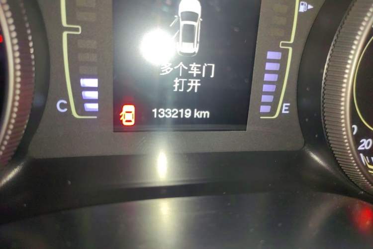 Used Jeep Cherokee 2016 2.4L Leading Edition Odometer Close Up