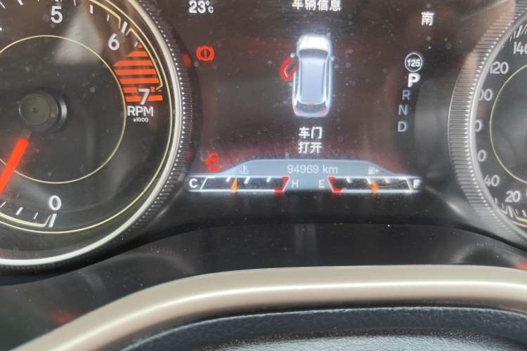 Used Jeep Cherokee 2016 2.4L Superior Edition Odometer Close Up