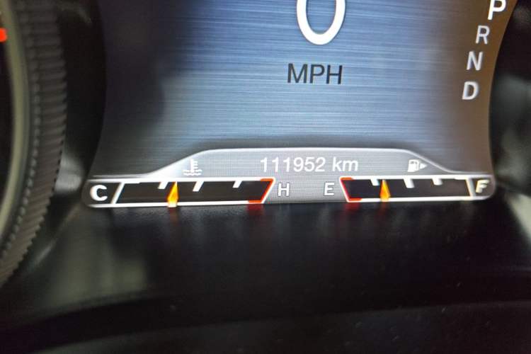 Used Jeep Cherokee 2016 2.0L Superior Edition Odometer Close Up