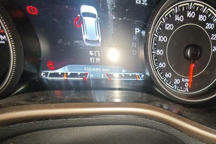 Used Jeep Cherokee 2016 2.4L Leading Edition Odometer Close Up