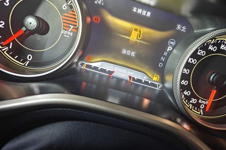 Used Jeep Cherokee 2016 2.4L Superior Edition Odometer Close Up