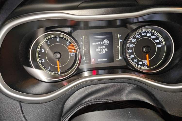 Used Jeep Cherokee 2016 2.4L Leading Edition Odometer Close Up