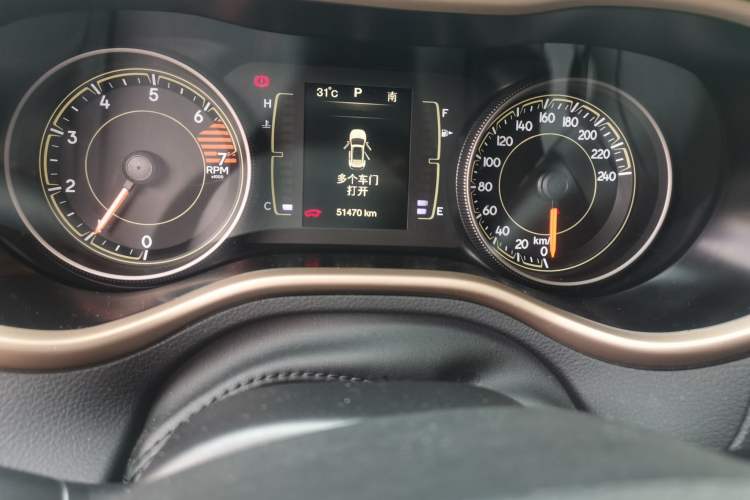 Used Jeep Cherokee 2016 2.4L Leading Edition Odometer Close Up