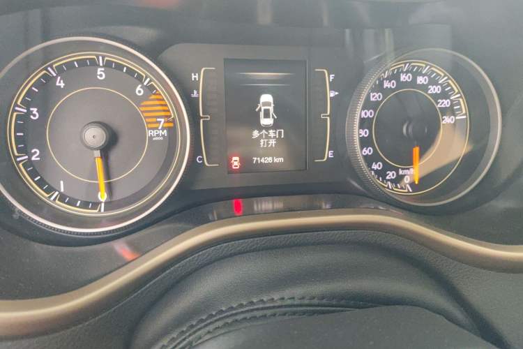 Used Jeep Cherokee 2016 2.0L Leading Edition Odometer Close Up