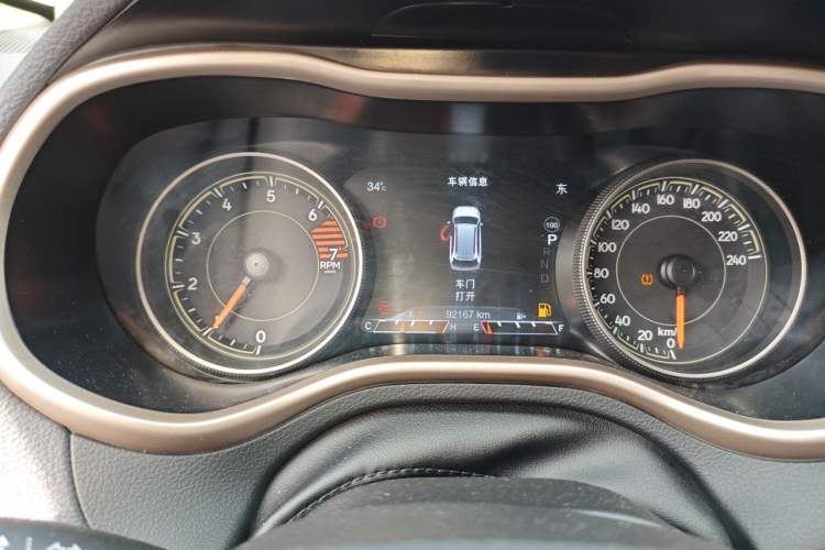 Used Jeep Cherokee 2016 2.0L Superior Edition Odometer Close Up