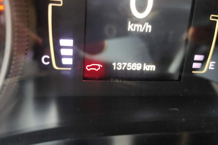 Used Jeep Cherokee 2016 2.4L Leading Edition Odometer Close Up