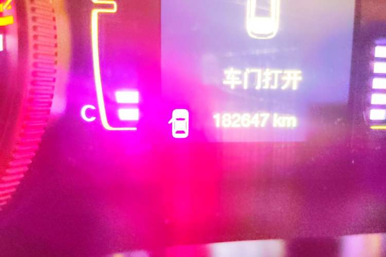 Used Jeep Cherokee 2016 2.4L Professional Edition Odometer Close Up