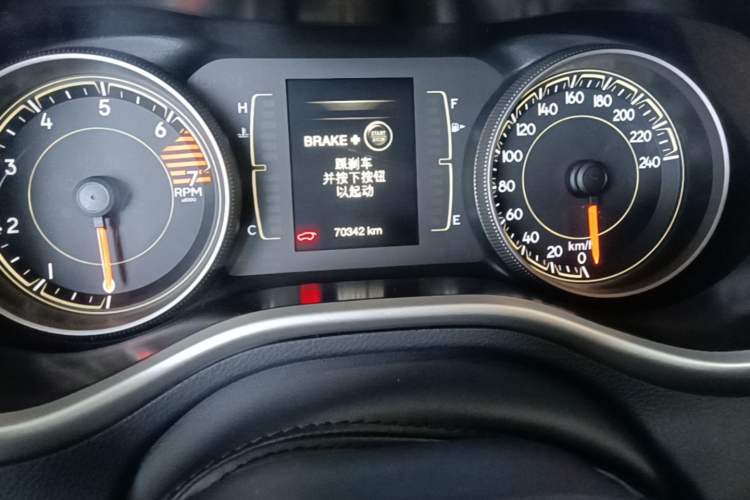 Used Jeep Cherokee 2016 2.4L Leading Edition Odometer Close Up