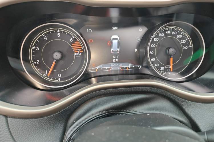 Used Jeep Cherokee 2016 2.0L Superior Edition Odometer Close Up