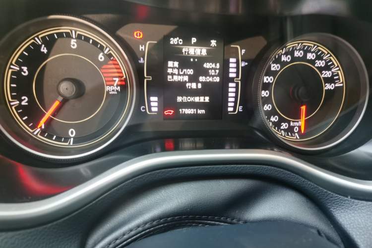 Used Jeep Cherokee 2016 2.4L Leading Edition Odometer Close Up