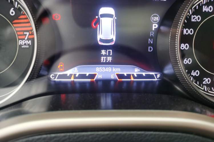Used Jeep Cherokee 2016 2.4L Superior Edition Odometer Close Up