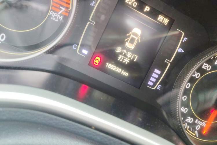 Used Jeep Cherokee 2016 2.4L Leading Edition Odometer Close Up