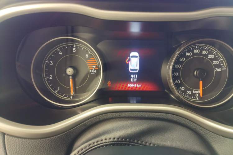 Used Jeep Cherokee 2016 2.4L Leading Smart Version Odometer Close Up