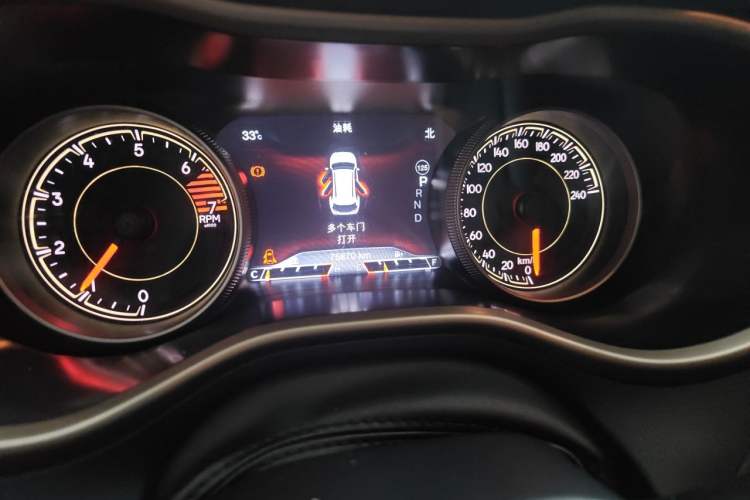 Used Jeep Cherokee 2016 2.0L Superior Edition Odometer Close Up