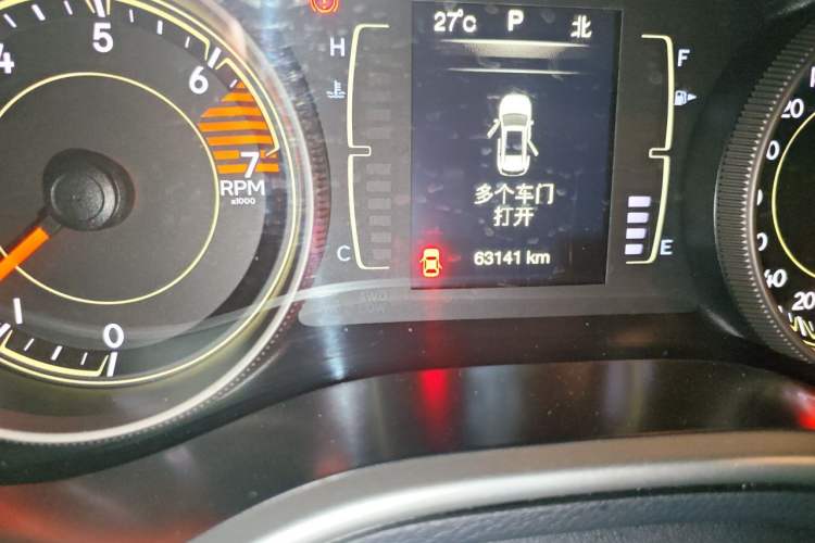 Used Jeep Cherokee 2016 2.4L Professional Edition Odometer Close Up