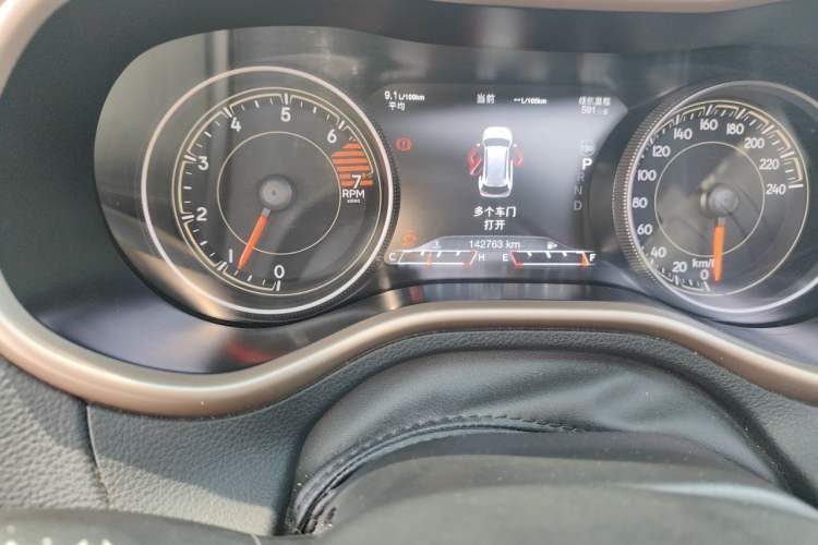Used Jeep Cherokee 2016 2.0L Superior Edition Odometer Close Up