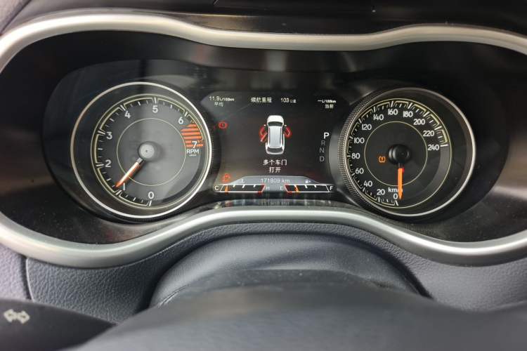 Used Jeep Cherokee 2016 2.4L All-in-One Edition Odometer Close Up