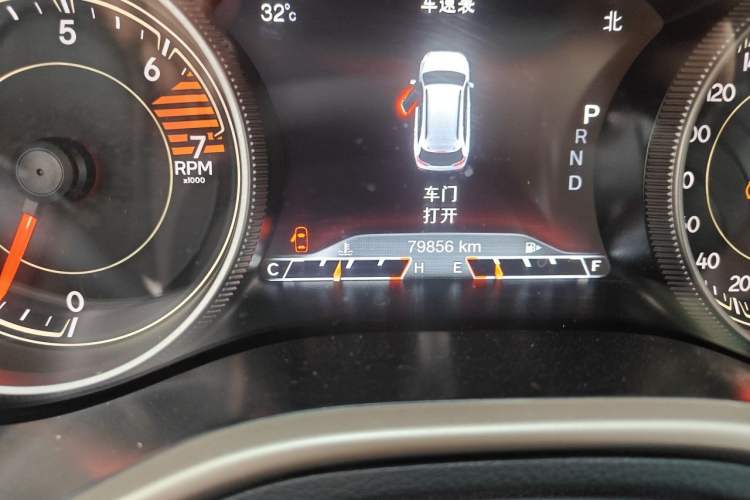 Used Jeep Cherokee 2016 2.0L Smart Version Odometer Close Up