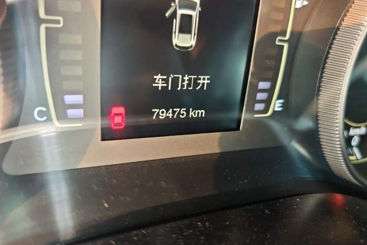 Used Jeep Cherokee 2016 2.4L Professional Edition Odometer Close Up
