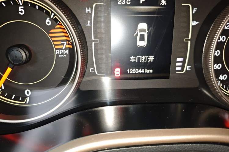 Used Jeep Cherokee 2016 2.4L Leading Edition Odometer Close Up