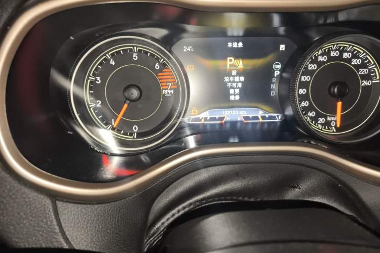 Used Jeep Cherokee 2016 2.0L Smart Version Odometer Close Up