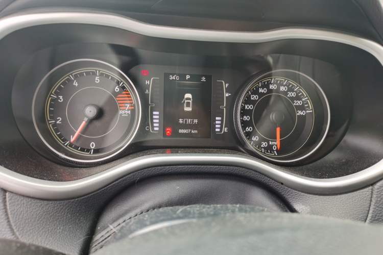 Used Jeep Cherokee 2016 2.4L Professional Edition Odometer Close Up