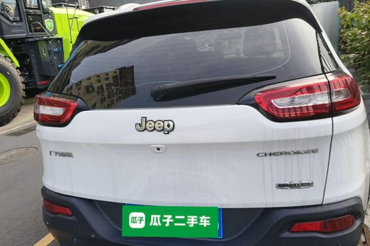 Used Jeep Cherokee 2016 2.0L Superior Edition Rear