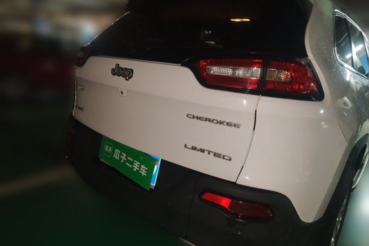 Used Jeep Cherokee 2016 2.4L Superior Edition Rear